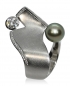 Preview: Ring aus der Kollektion "Queen of Wave" aus Platin mit Brillanten und pinkfarbenem Saphir