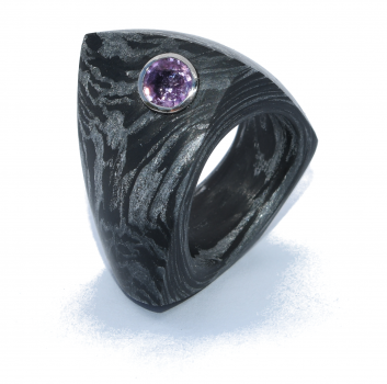 Ring Carbon-Alutec mit pinkem Saphir, Platin