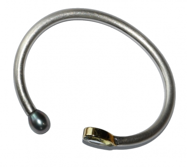 Armreif aus Silber und Gelbgold mit einem Aquamarin und einer Tahitiperle