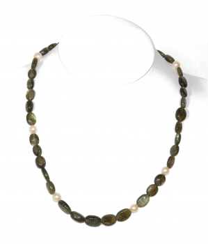 Labradoritkette mit Akoyaperlen und Magnetschließe
