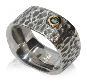 Ring aus Silber - geschwärzt und Gold mit Turmalin