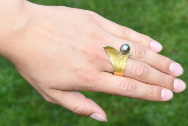 Ring aus Silber- Feingold mit Brillant und Tahitiperle