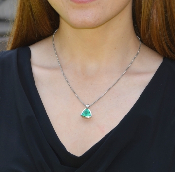 Weißgoldkette und Anhänger aus Weißgold mit Smaragd und Brillant
