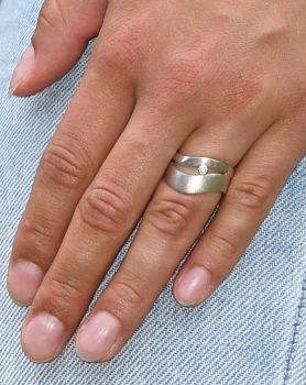 Ring aus Silber mit Brillant