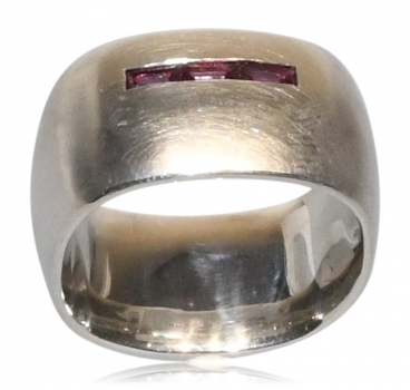 Ring aus Silber mit Granat