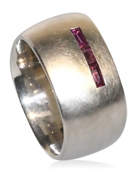 Ring aus Silber mit Granat