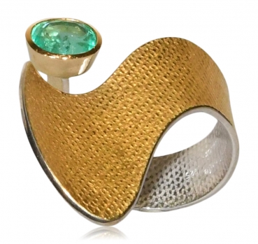 Ring "Emerald Wave" aus Silber mit Gold und einem Smaragd
