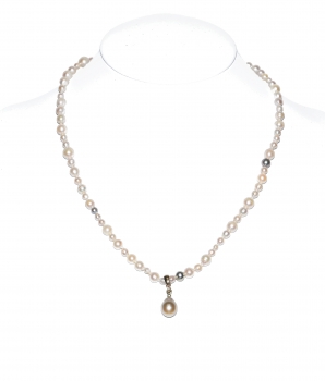 Perlencollier mit Perlanhänger an Goldclip