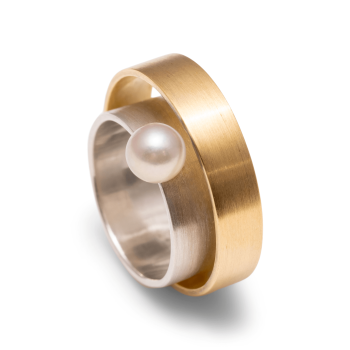 Ring aus Silber mit Gelbgold und Akoyaperle