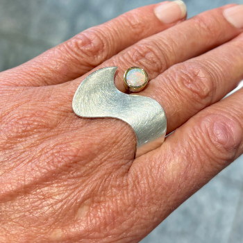 Preview: Wave Ring mit Opal in Silber