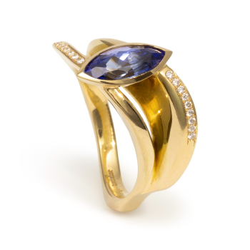 Goldring mit Tansanit