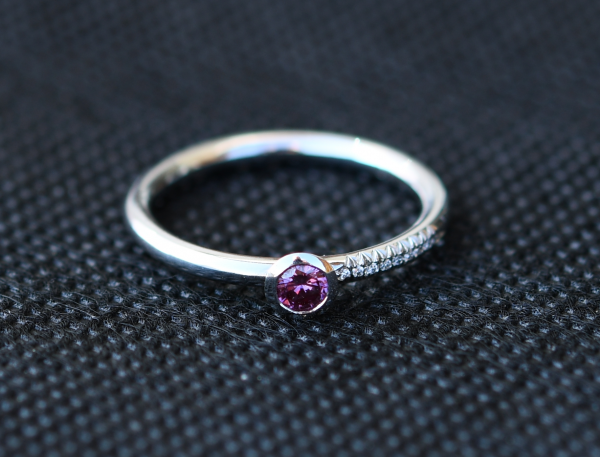Verlobungsring "Pink Love" aus Platin mit Brillanten