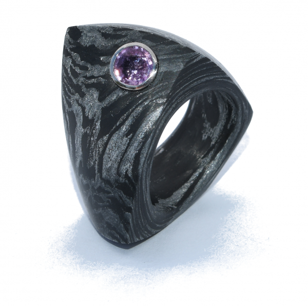 Ring Carbon-Alutec mit pinkem Saphir, Platin