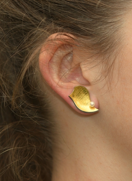 Ohrstecker aus Silber mit Feingold und Perle