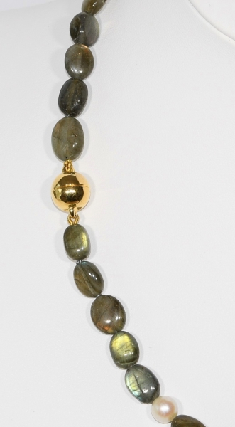 Labradoritkette mit Akoyaperlen und Magnetschließe