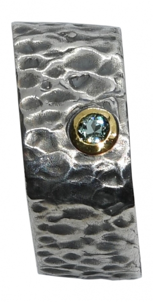Ring aus Silber - geschwärzt und Gold mit Turmalin