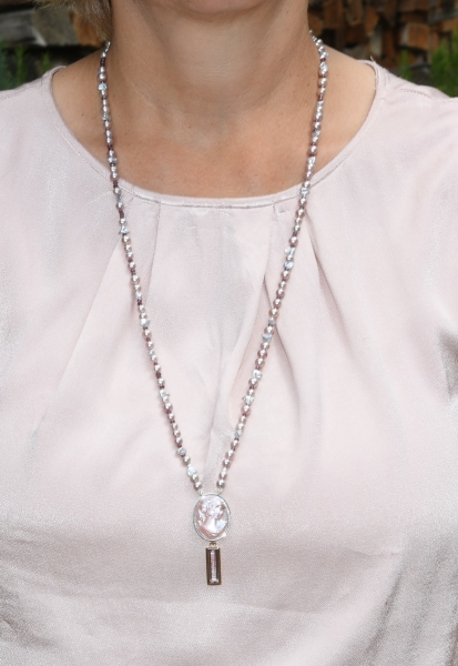 Halskette aus Süßwasserperlen, Akoya-Keshiperlen, Granat, Süßwasserperl-Gemme, Amethyst, Platin und Rotgold