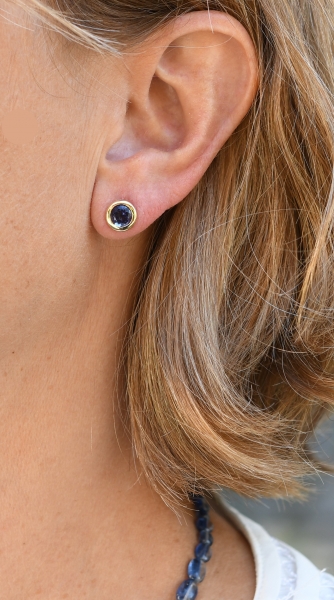 Ohrstecker aus Gelbgold mit Iolith