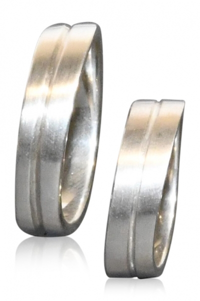 Eheringe aus Silber mit Rille