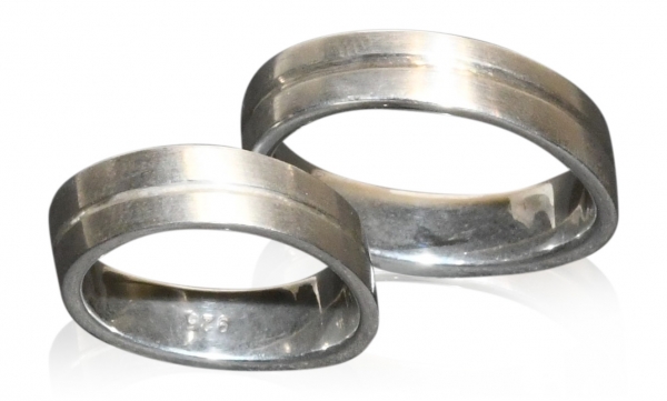 Eheringe aus Silber mit Rille