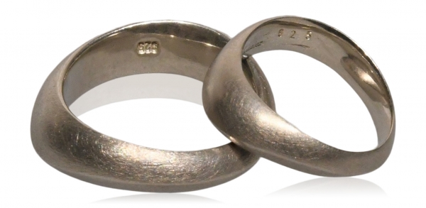 Eheringe aus Silber mit Kante