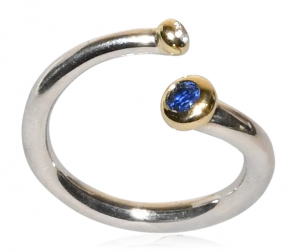 Ring "Isolde" aus Silber mit Gold, Saphir und Brillant